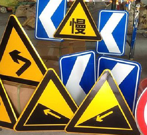 洛宁标识标牌中颜色的确定是很重要的。